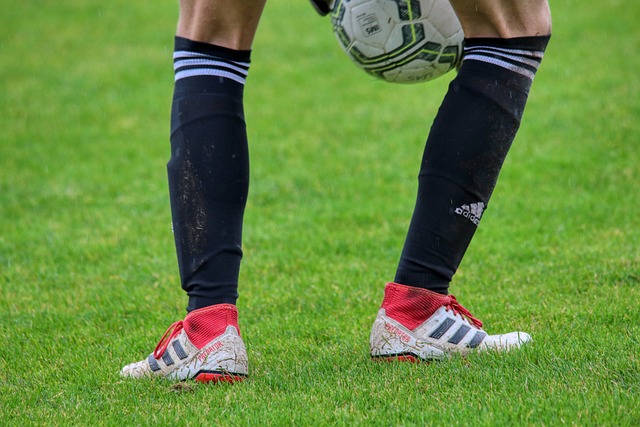 观战台：枪手苦战维拉+曼城遇黑马 梅西冲击生涯第47冠