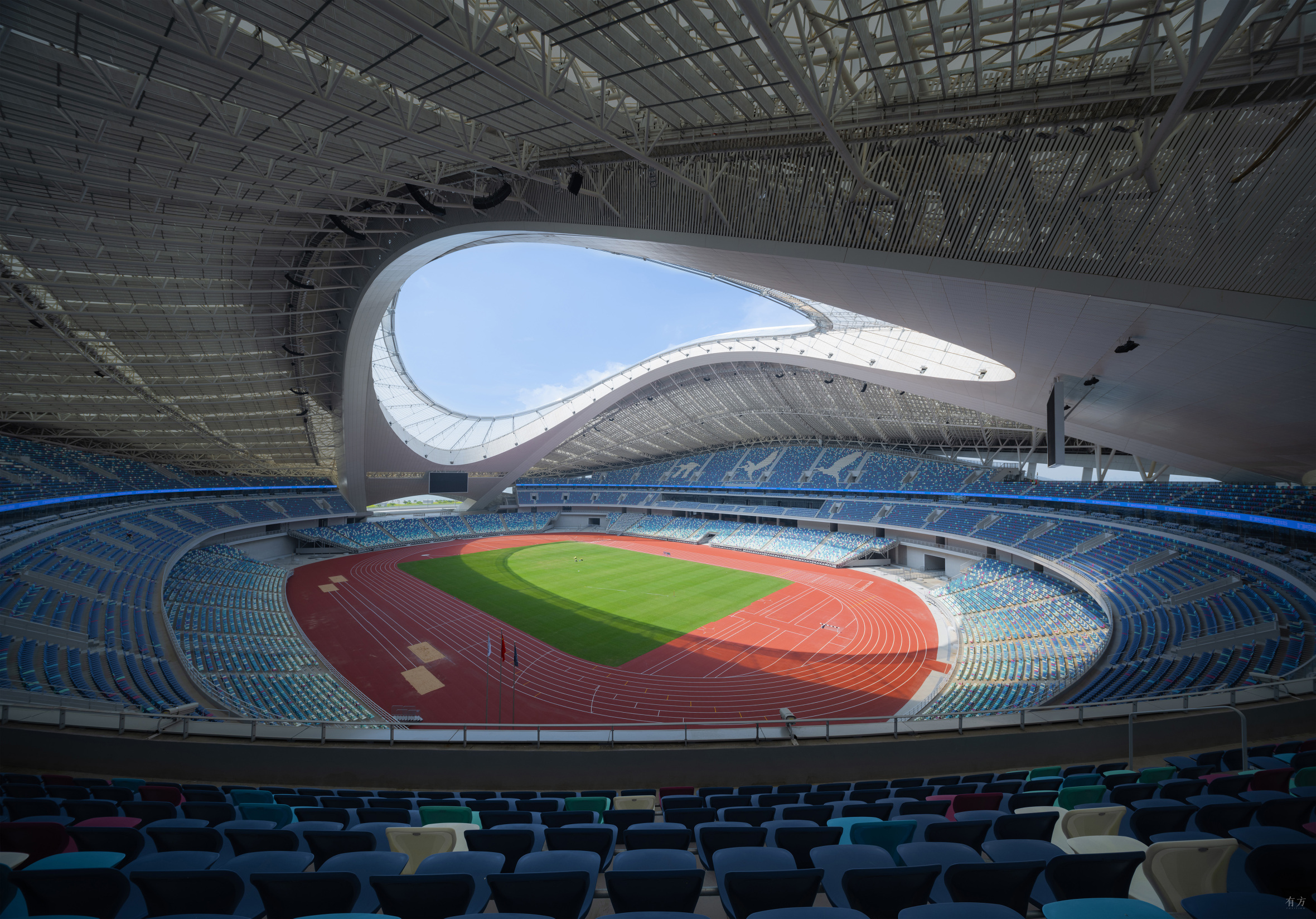 里贝里社交媒体分享与齐达内合照